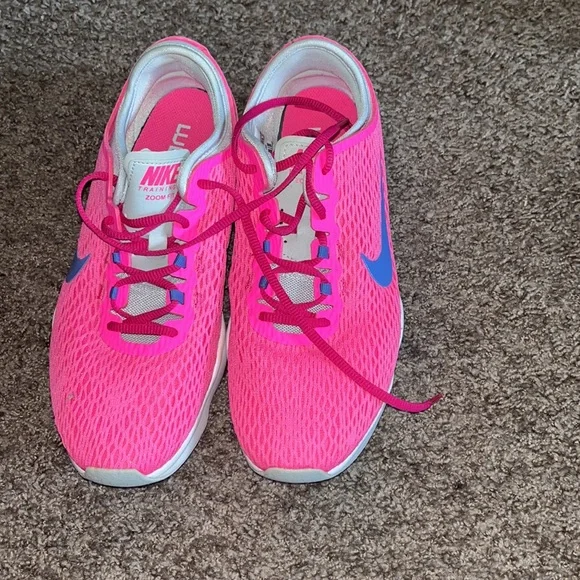 Pink Nike sneakers - Picture 2 of 5